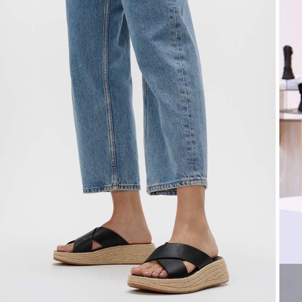 SOLD - NWT Fitflop Black Sandals